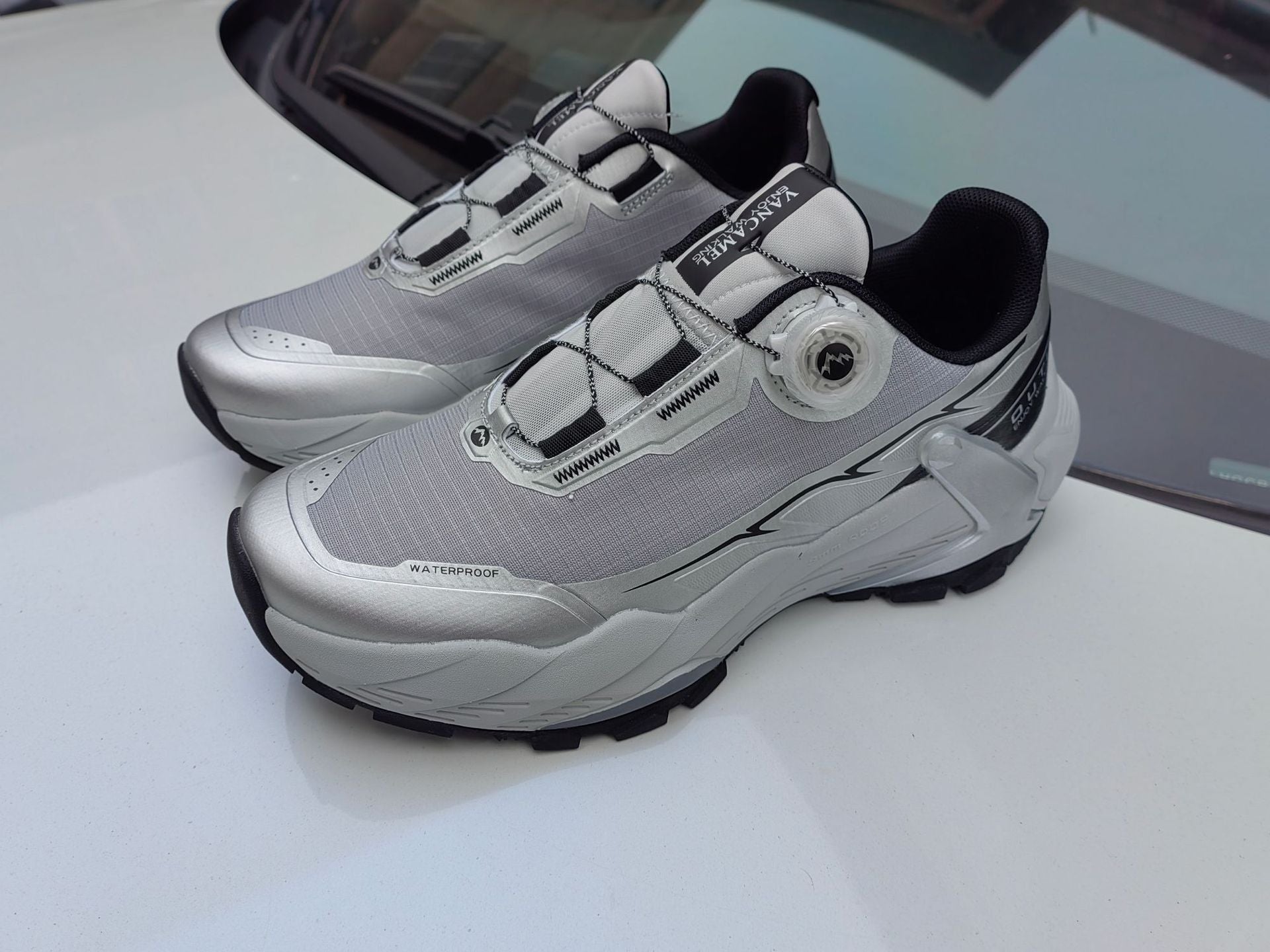 Outdoor Waterproof Breathable Mountaineering Sneakers