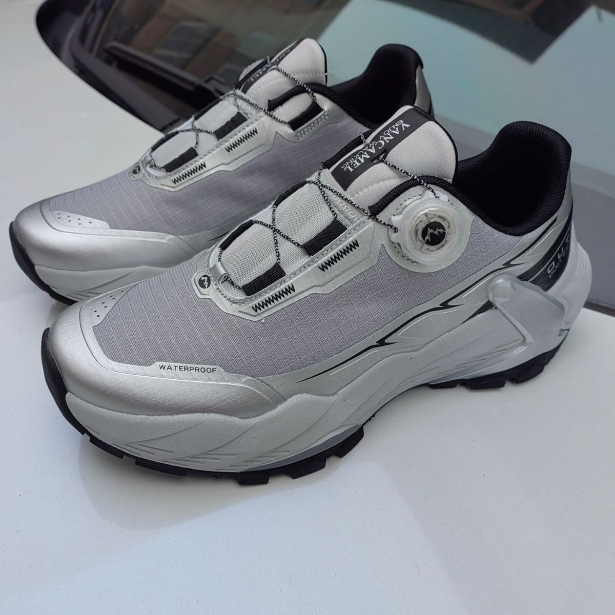 Outdoor Waterproof Breathable Mountaineering Sneakers